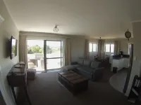 Skyline Apartments Raglan (Upper Apartment) Hotels in Raglan