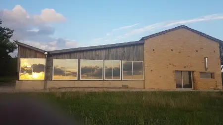 Ferme d'Antan Gers 2 party rooms 30+ heated pool spa .private lake fishing. Отели в г. Люпьяк