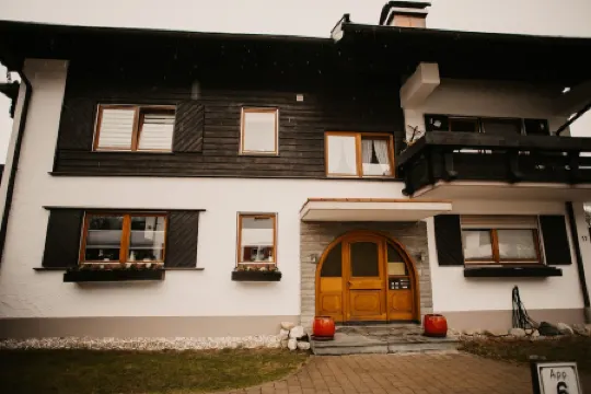 Modern furnished, centrally located apartment "MatiLux" SUMMER MOUNTAIN RAILS INCL. 2019