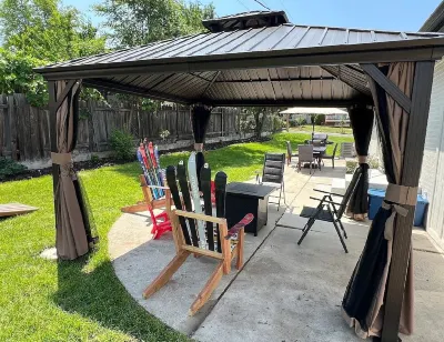 Spacious 5-bedroom house in welcoming Cottonwood Heights with AC, WiFi, Game RM. Hotels near Mountview Park