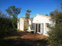In Uzès, 93m² airco+private terrace, sw.-pool 9X9, WIFI, huge garden, very quiet