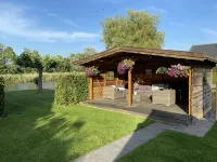 Beautiful Family home, 4 - 10 pers, on open water. De Friese Meren 호텔