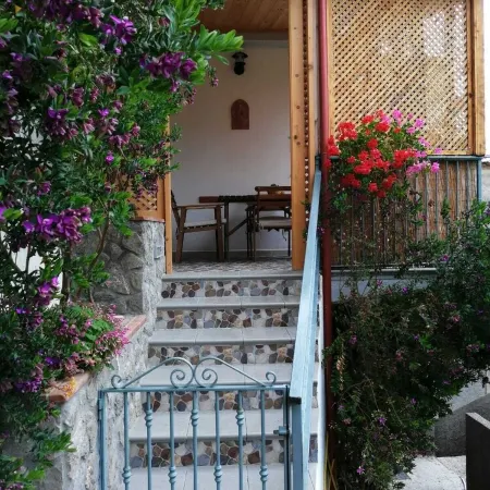 Stunning home with private parking included and views of Positano