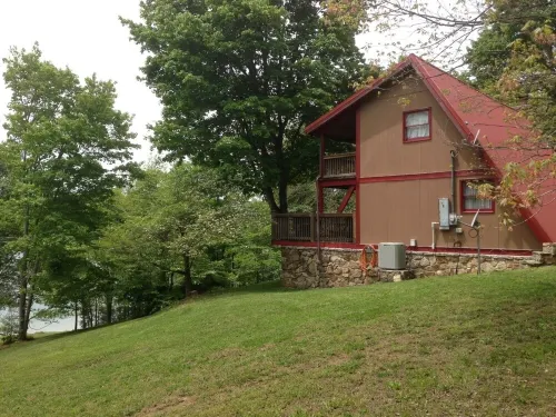 Cozy, Rustic A Frame on Big Creek Sleeping 8-10 Guests Hotels in Campbell County