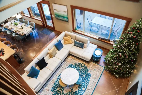 Modern Farmhouse (Lower Floor only) with Hot Tub and Games Room Hotels in Central Saanich