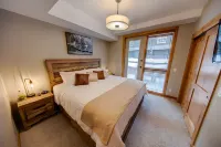 Luxury One Bedroom Condo in Canmore Hotels in 