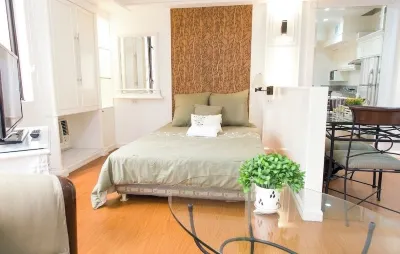 Beautiful unit across greenbelt5 + high speed wifi + Netflix