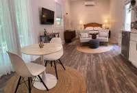 Peaceful Garden Cottage Retreat!