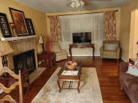 Beautiful 3bd home with LARGE deck!