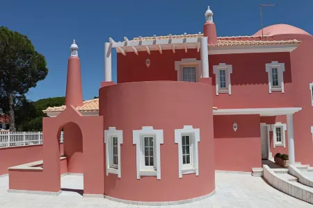 Luxury Villa with swimming pool Отели рядом с достопримечательностью «Пляж Фалезия»