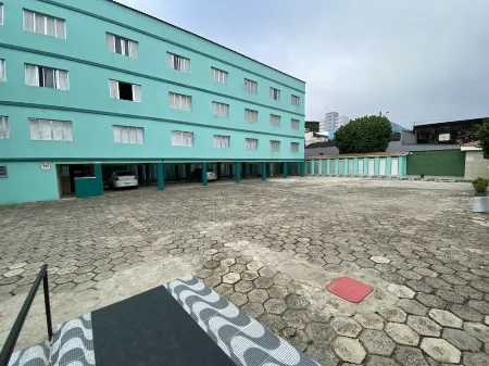 Kitnet in Mongaguá Отели в г. Монгагуа