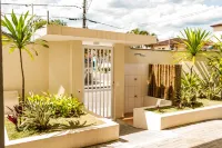 Complete apartment, balcony with sea view and barbecue Wi-fi, 2 parking spaces, 200m from the beach Hotels in Praia do Itagua