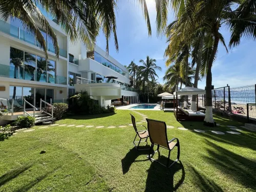 Casa La Playa, a 6 Bedroom FULLY STAFFED, MODERN BEACHFRONT VILLA,  Walk to Town