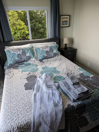 Private cottage, private pool, great views ! Отели рядом с достопримечательностью «Парк Магенс Бэй»