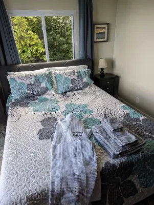 Private cottage, private pool, great views !