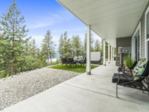 Okanagan Lakeview Oasis, 2 Bed, 2 Bath, Sleeps 6 Hoteles en Vernon