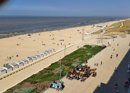 Sleek Stay by the Sea