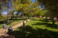 600m2 oriental palace with swimming pool, quiet location. Hotels in 