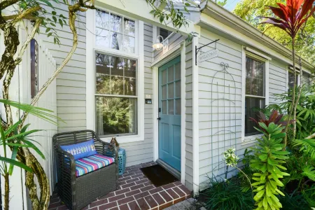 "Tranquility " At Ann Street Gardens Steps From Duval