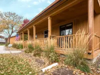Retreat in Clear Lake, Iowa - GARAGE HANGOUT - Half block from Lake! Hotéis em Clear Lake