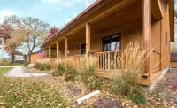 Retreat in Clear Lake, Iowa - GARAGE HANGOUT - Half block from Lake!