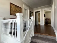 Beautiful remodeled historic Drake Univ home minutes from downtown and all metro