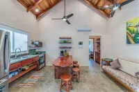 Surfer paradise w/pool close to beach yoga & cafes