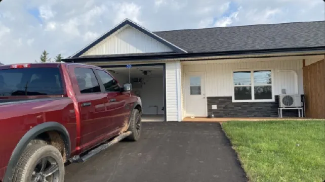 Cozy 2-bedroom house in beautiful North Rustico with WiFi, AC