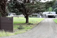 Creek and Ocean Estate - Spacious Living Space - Stay close to Nature