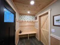 Escape to our updated cozy Lakeside Cabin-great sunset views-1 hour from Cities