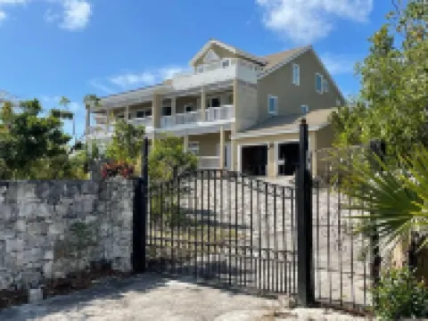 Ultimate Outdoor Living, in the Heart of Exuma, High above it All Hotels in George Town