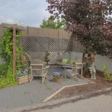 Location Location!! 2bd2ba Condo in the heart of Downtown Invermere!