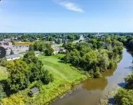 Beautiful Home with castor river view