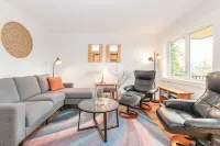 Close to Ganges. 2br 1bath apartment. Peaceful treed setting