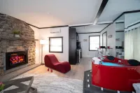 Cozy Haven: A Romantic Retreat in our Tiny House!