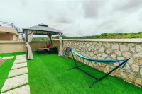 Your cool oasis home away from home. Breath taking views for relaxation