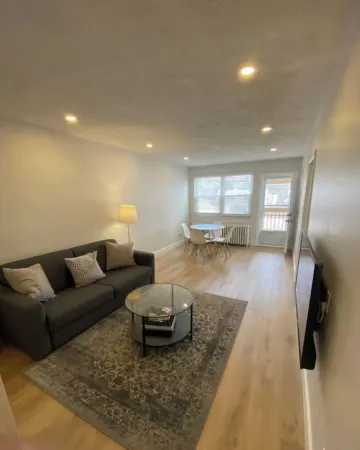 Lakeshore 2 Bedroom Apartment in Port Credit, Mississauga.