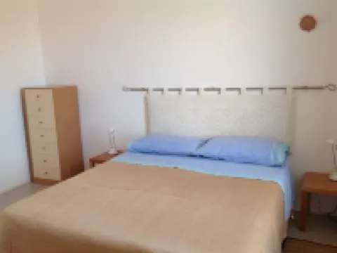 Seaview cozy penthouse 300m walk to the beach, large terrace. Center Village.