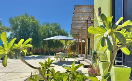 NEW Casa Verde San Juanico Scorpion Bay - Starlink Wifi, Gated,Walk to 1st Point Отели в г. Комонду