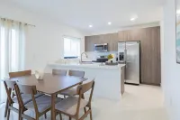 New Villa Serenity - 5 BR home for  big groups - Near Florida Keys