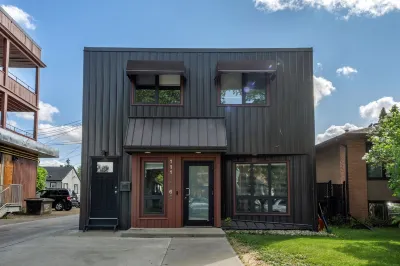 Unique, Converted Bakery In Historic Highlands Hotels near Londonderry Mall