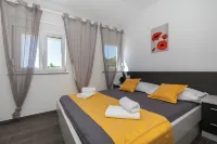 Panoramic apartment with sea view and pool Hotels in Opcina Slivno