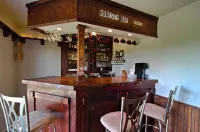 A place full of character and charm-Gateway to Canadian Rockies Hotels in Cochrane