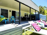 Taakoka Muri Beach Villa - beach front, paddle boards, kayaks, pool, free WIFI !