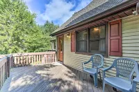 Cathedral ceilings Lodge, Hottub, Game Room, Firepit & a lot of room to sleep