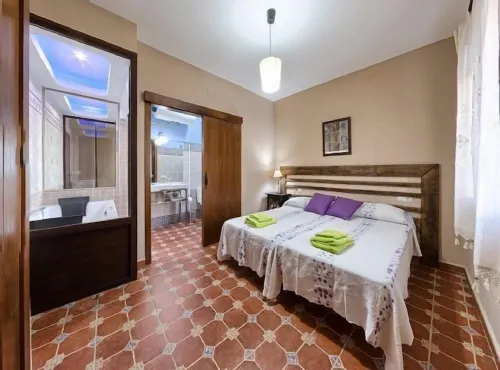 high capacity, bathroom in all rooms, jacuzzi, natural activities