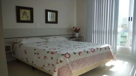 Nice fit, walk in the sand and great location Отели в г. Itapema