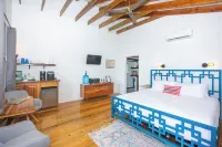 Beachfront Casita with Spectacular Ocean views in Roatan!
