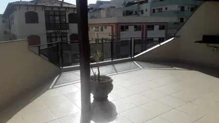 Excellent duplex penthouse 1 block from Prainha with partial sea view Отели в г. Арраял-ду-Кабу