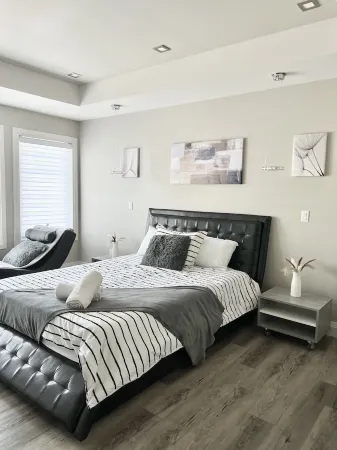 Luxurious and Fashionable Home | Sleeps 8 Отели в г. Виндзор